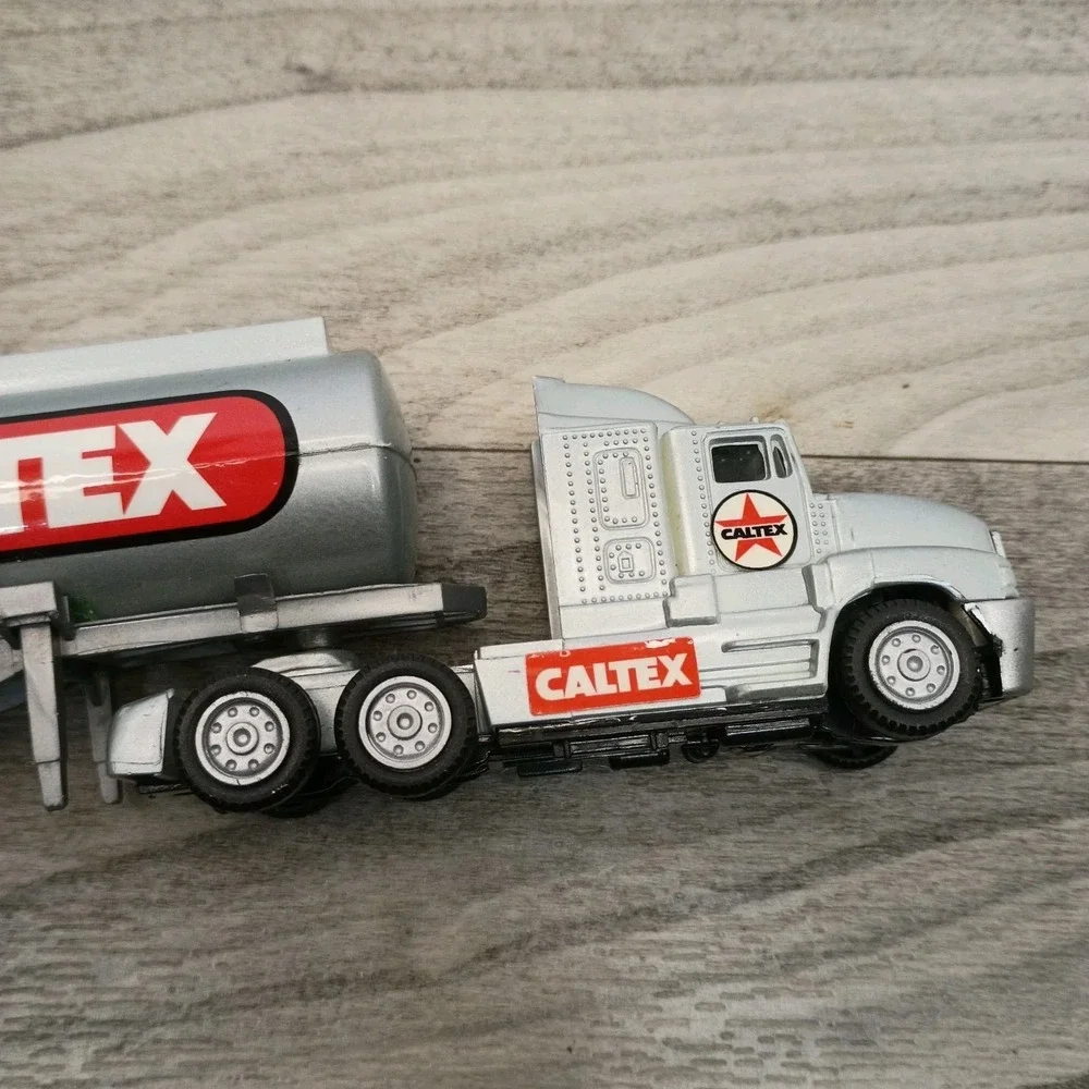 1995 New Ray CALTEX Tanker Semi Truck & Trailer Plastic Total Length 8 1/2